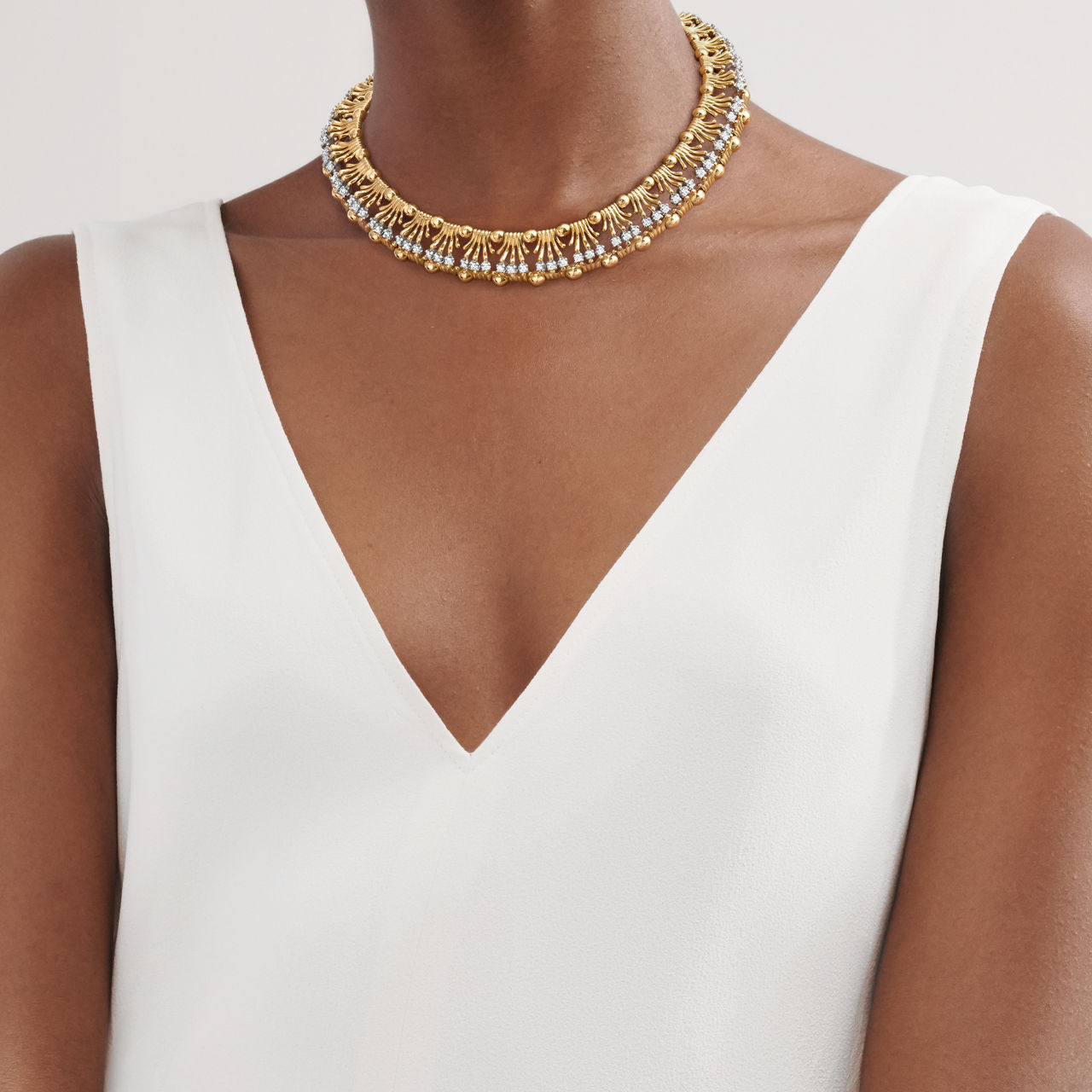 Hands Necklace in Yellow Gold and Platinum