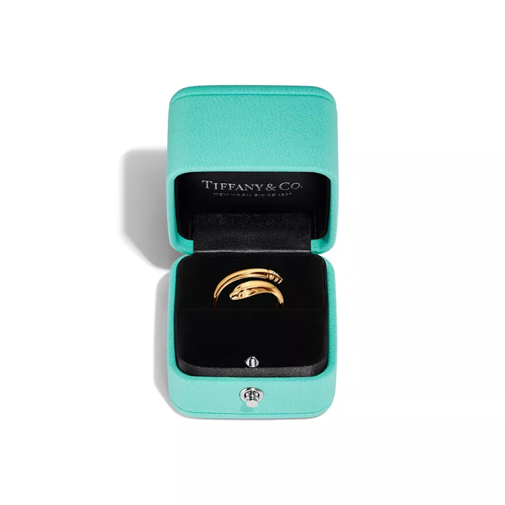 Elsa Peretti®:Snake Ring in Yellow Gold with Diamonds, 4