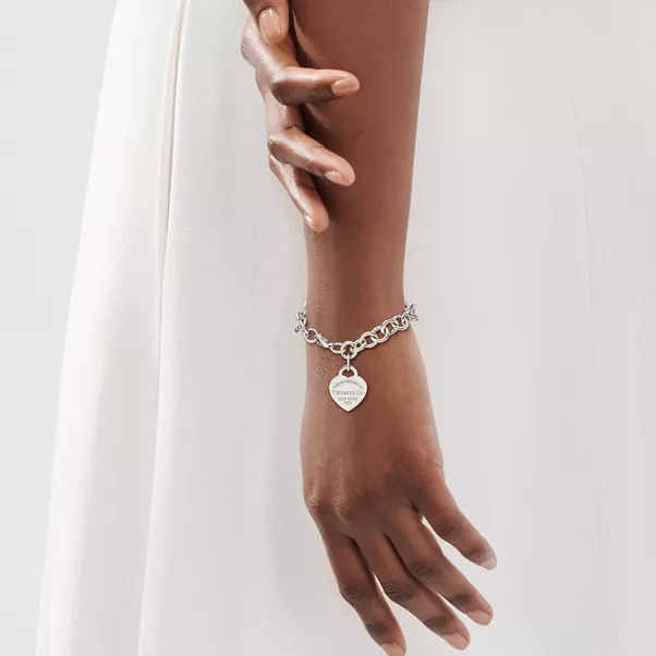 Armband mit Herzanhänger in Silber
