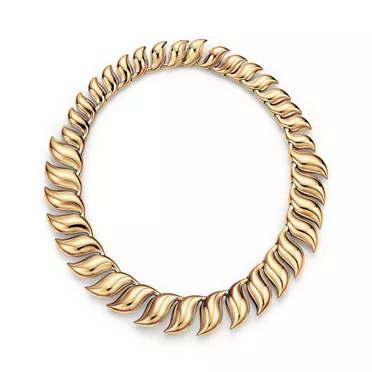 Elsa Peretti®:Feather Necklace in Yellow Gold, 3