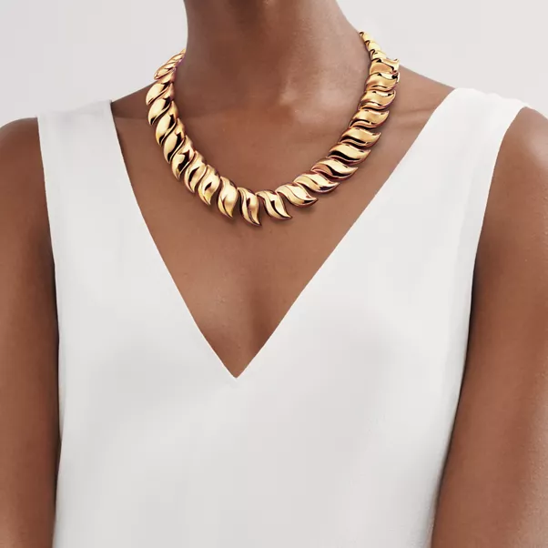 Feather Necklace in Yellow Gold