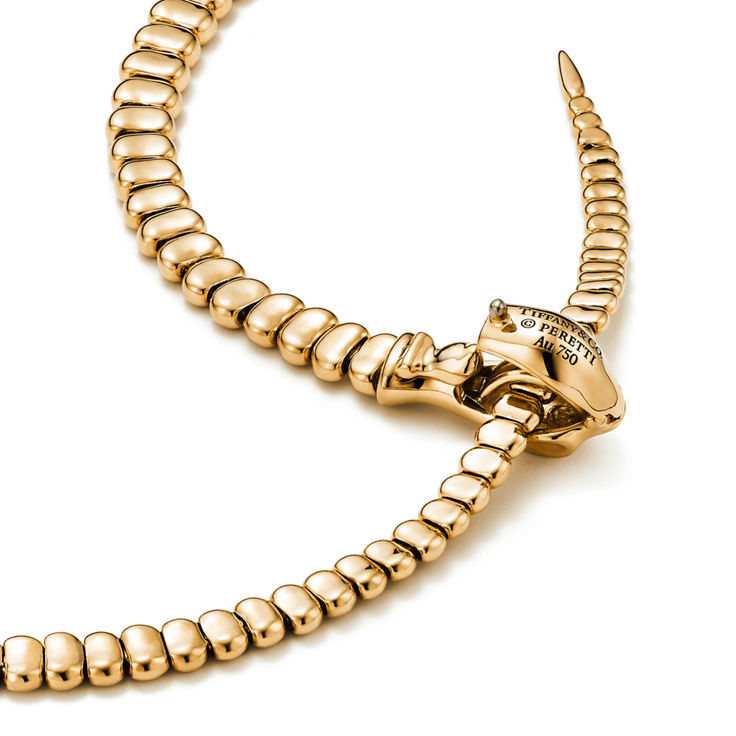 Elsa Peretti®:Snake Necklace in Yellow Gold image number 4