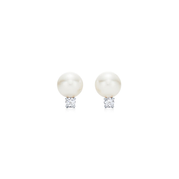 Tiffany Signature® Pearls:Stud Earrings in White Gold with Diamonds, 7-7.5 mm