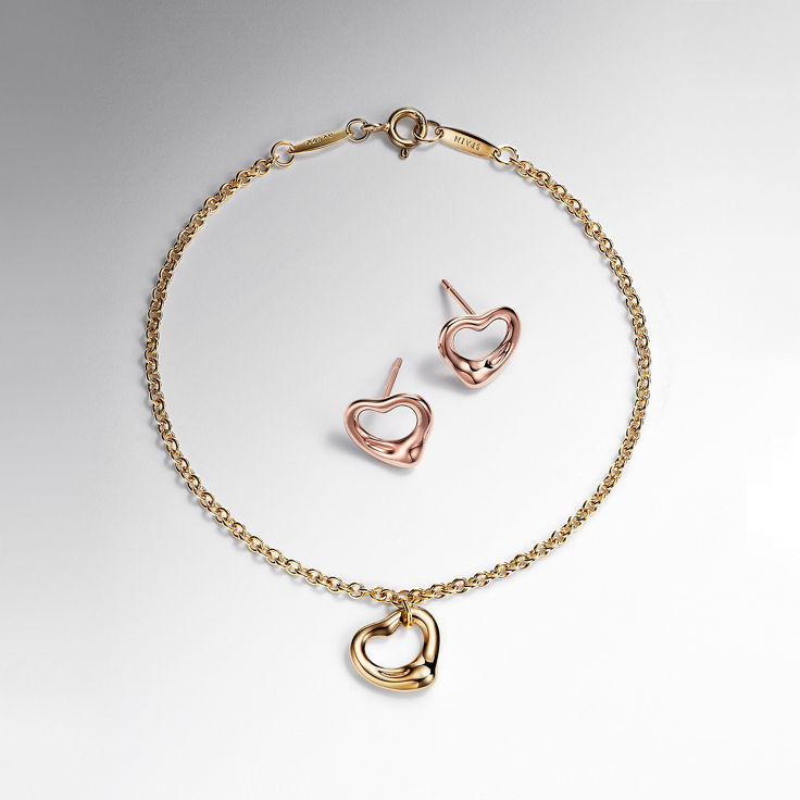 Elsa Peretti®:Open Heart Bracelet in Yellow Gold, 11 mm image number 4