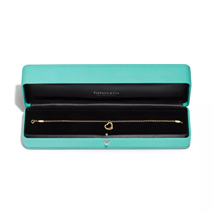 Elsa Peretti&reg;:Open Heart Bracelet in Yellow Gold, 11 mm, 4