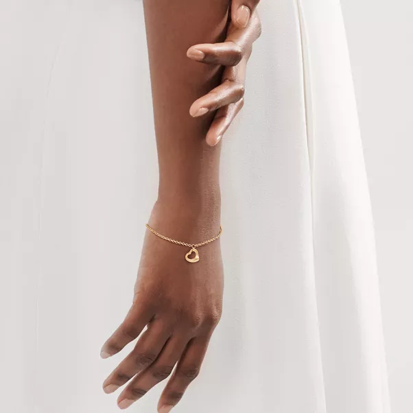 Open Heart Bracelet in Yellow Gold, 11 mm