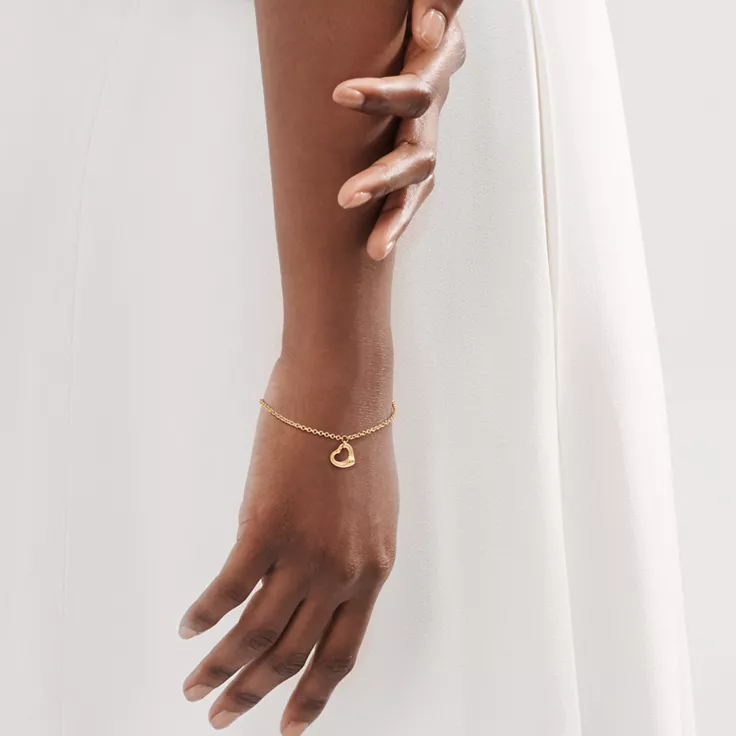 Elsa Peretti®:Open Heart Bracelet in Yellow Gold, 11 mm, 1