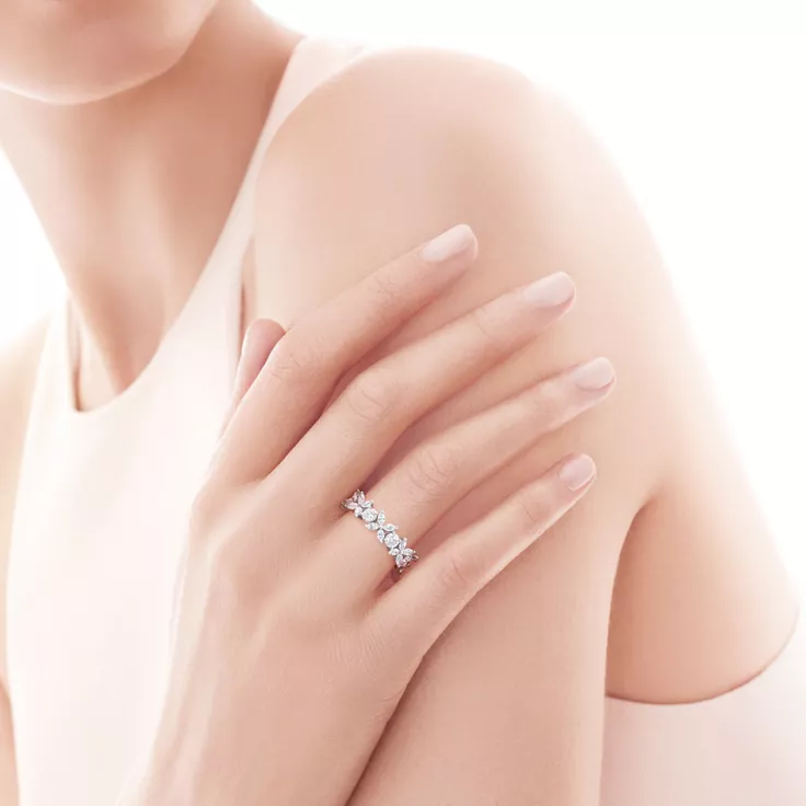 Tiffany Victoria®:Alternating Ring in Platinum, 1