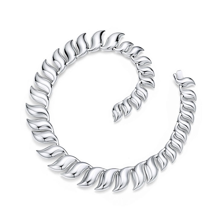 Elsa Peretti®:Feather Necklace in Sterling Silver image number 4