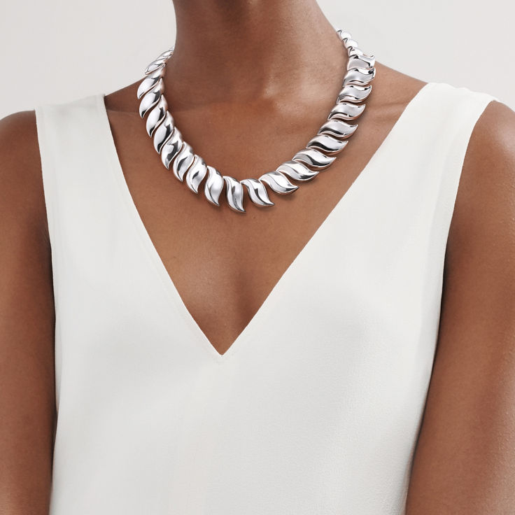 Elsa Peretti®:Feather Necklace in Sterling Silver image number 1