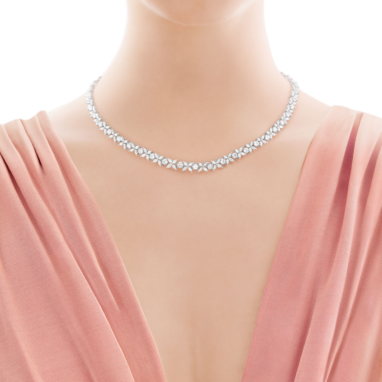Collana a gradazione con diamanti alternati 