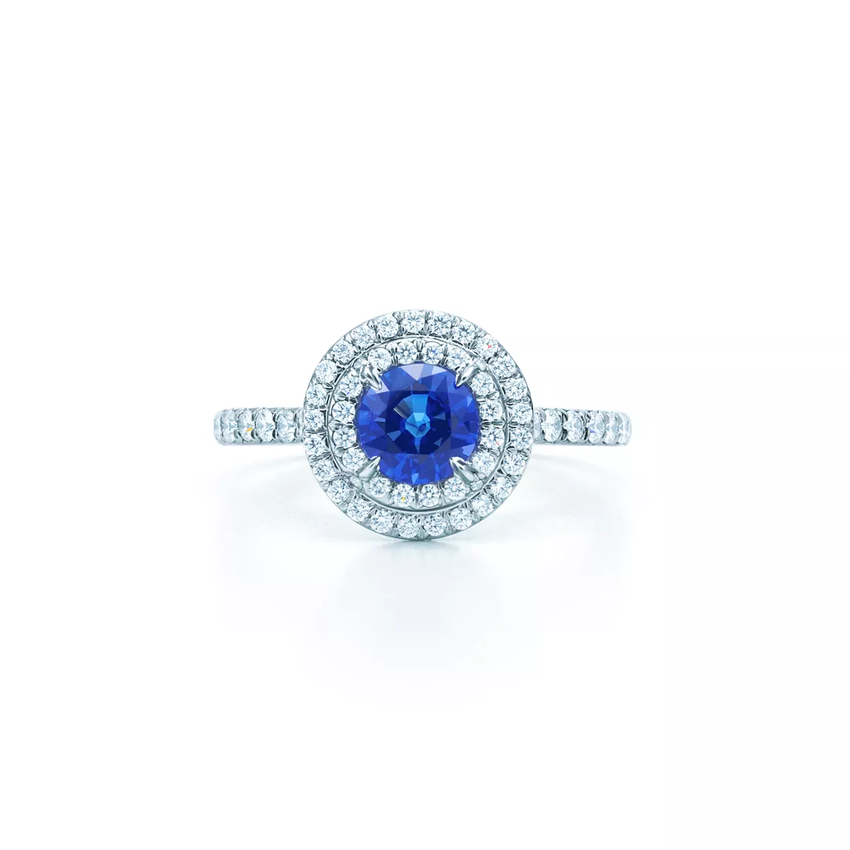 Ring   in Platinum with a Sapphire and Diamonds