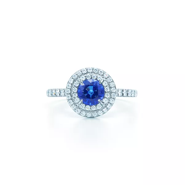 Ring in Platin mit einem Saphir und Diamanten