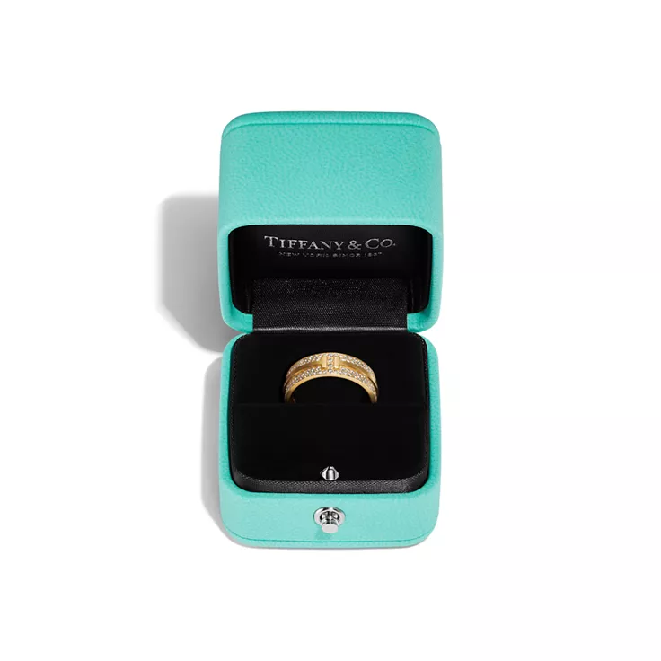 Tiffany T:Wide Pavé Diamond Ring in Yellow Gold, 5