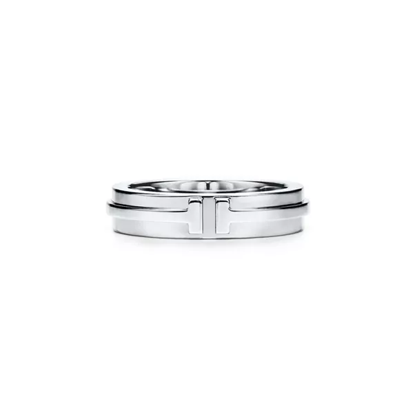 Narrow Ring in White Gold