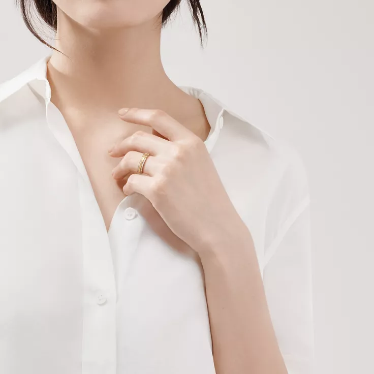 Tiffany T:Narrow Pav&eacute; Diamond Ring in Yellow Gold, 1