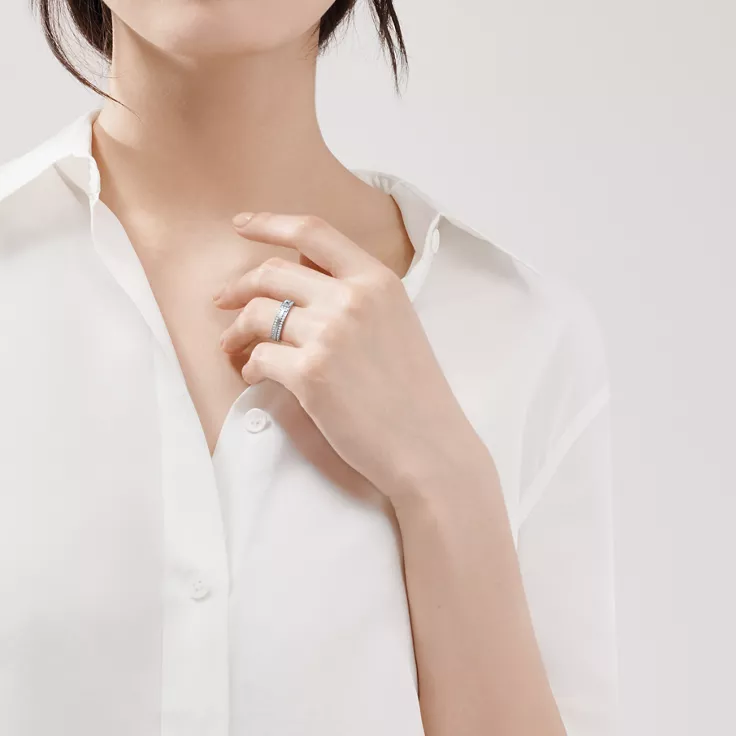 Tiffany T:Narrow Pavé Diamond Ring in White Gold, 1