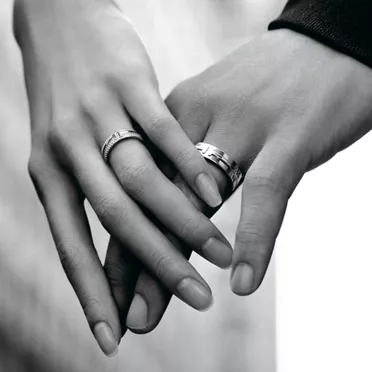 Tiffany T:Narrow Pavé Diamond Ring in White Gold, 3