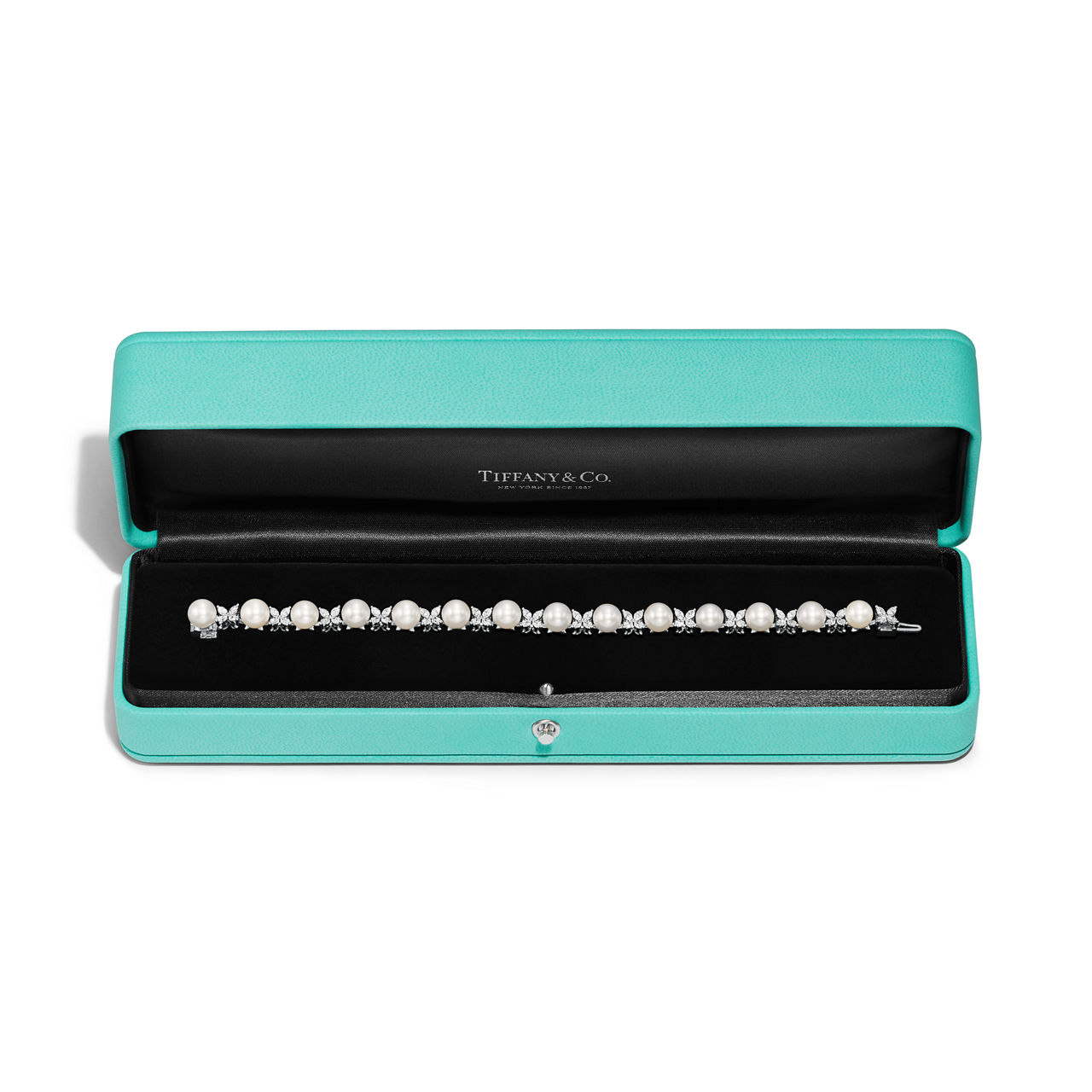 Tiffany Victoria®:Tennis Bracelet in Platinum with Diamonds and Pearls image number 3