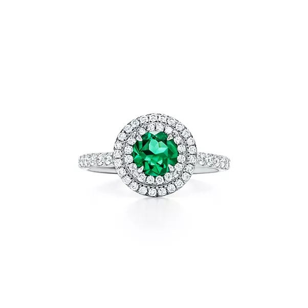 Ring in Platinum with an Emerald and Diamonds