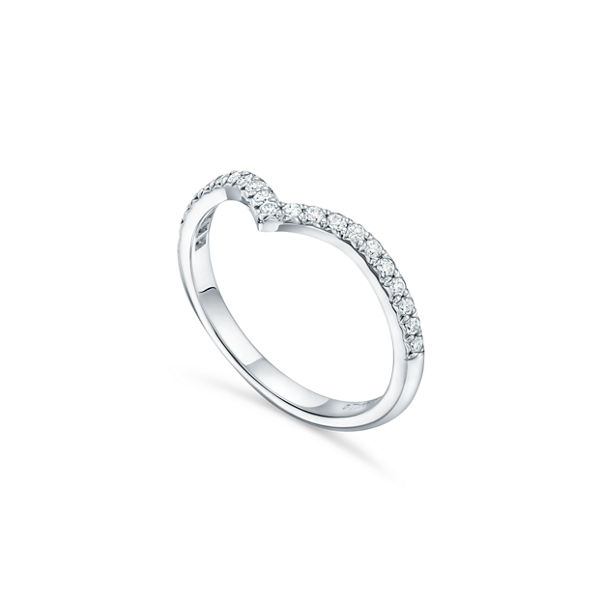 Tiffany Soleste: V ring in platinum with diamonds