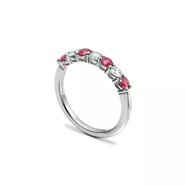 Tiffany Forever:Alianza en platino con medio círculo de rubíes y diamantes, 2