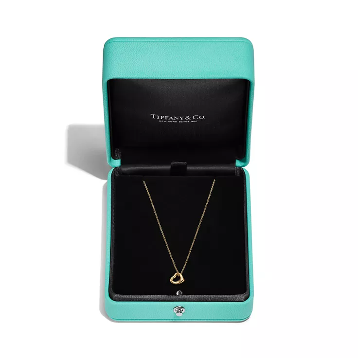 Elsa Peretti&reg;:Open Heart Pendant in Yellow Gold, 7 mm, 5