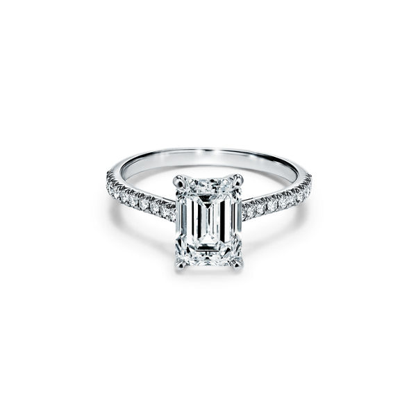 Tiffany Novo®:Bague de fiançailles taille émeraude avec anneau en platine 950 millièmes pavé de diamants