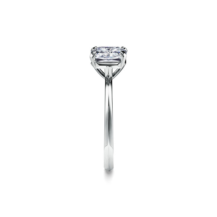 Tiffany True®: Engagement Ring with a Tiffany True®: Diamond in Platinum image number 4