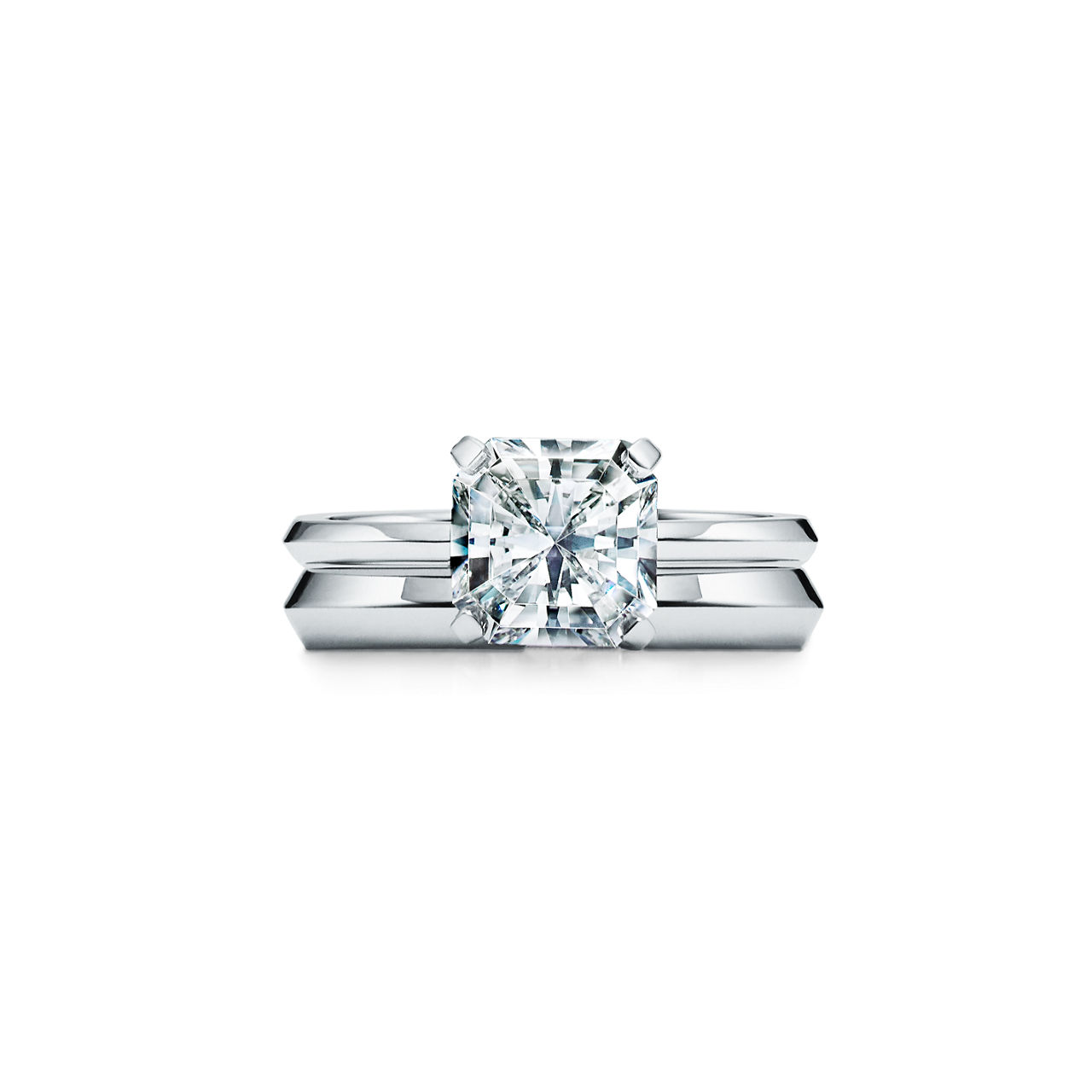 Tiffany True®: Engagement Ring with a Tiffany True®: Diamond in Platinum image number 7