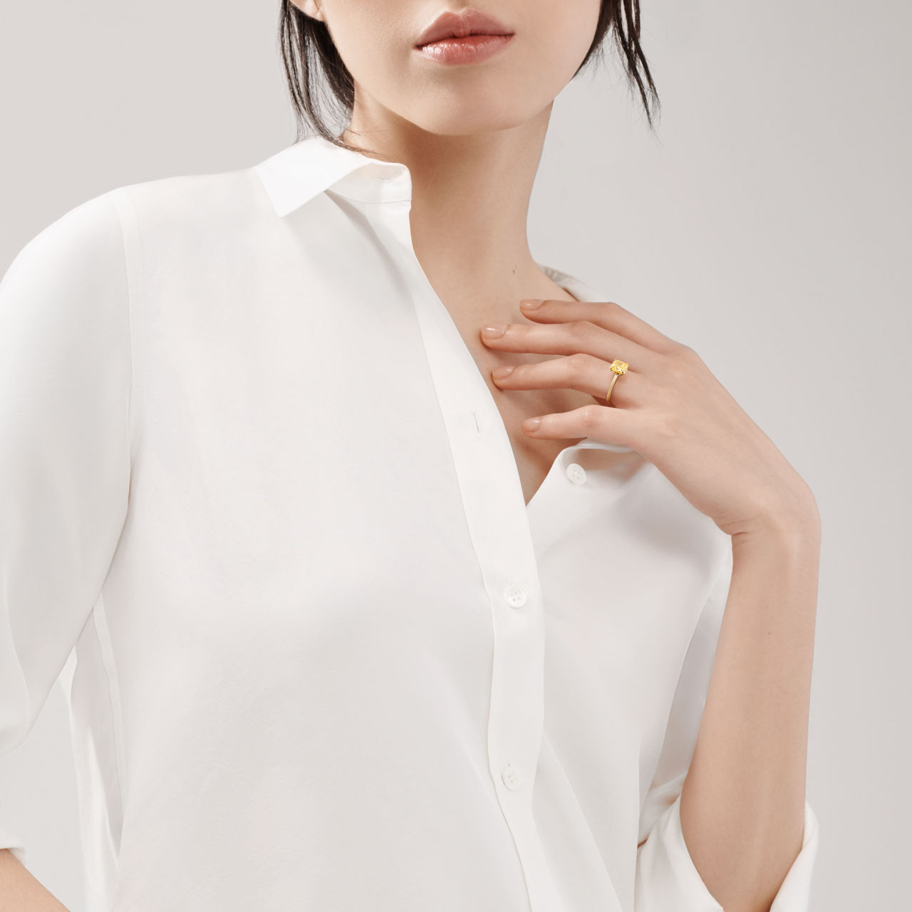 Tiffany True®:Engagement Ring with a Cushion-cut Yellow Diamond in 18k Yellow Gold image number 1