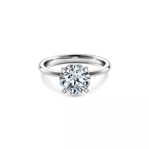 Engagement Ring with a Round Brilliant Diamond