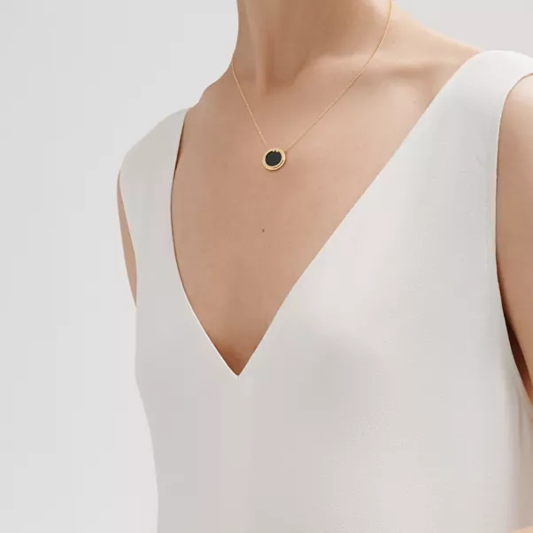 Circle Anhänger mit Diamant und schwarzem Onyx in Gelbgold