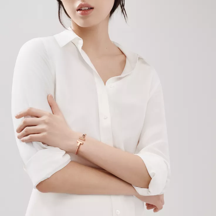 Tiffany T:Wide Wire Bracelet in Rose Gold, 1