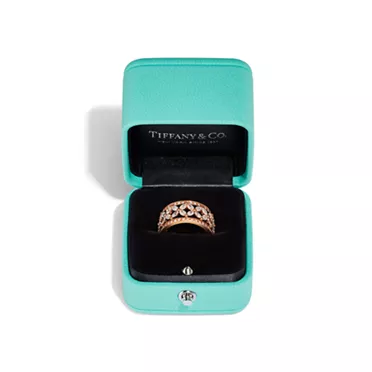 Tiffany Victoria®:Diamond Band Ring in 18k Rose Gold, 3