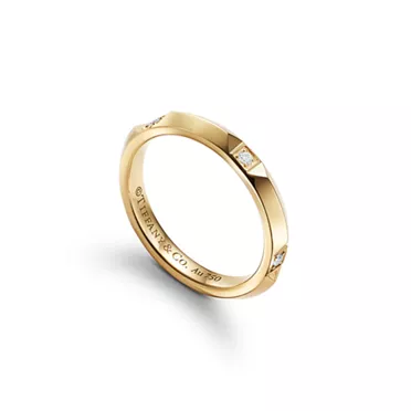 Tiffany True®:Band Ring in 18k Gold with Diamonds, 2.5 mm Wide, 3