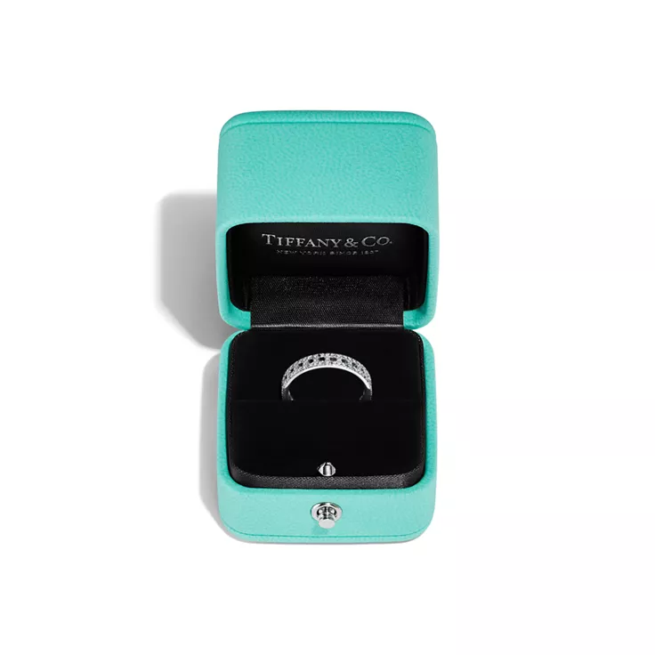 Tiffany T:True Narrow Ring in White Gold with Pav&eacute; Diamonds, 4