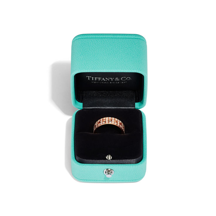 Tiffany T:True Wide Ring in Rose Gold with Pavé Diamonds image number 4