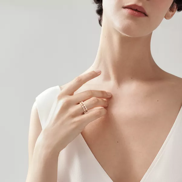 True breiter Ring  in Roségold mit Pavé-Diamanten