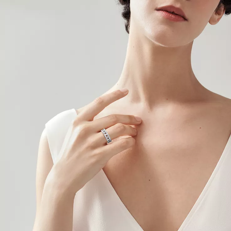 Tiffany T:True breiter Ring in Wei&szlig;gold mit Pav&eacute;-Diamanten, 1