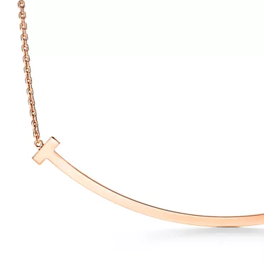 Tiffany T:Extra Large Smile Pendant in 18k Rose Gold in Rose Gold, 3