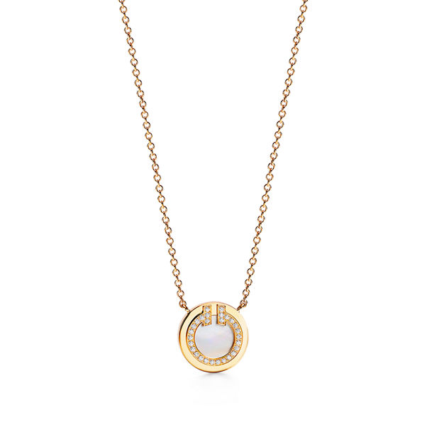 Tiffany T:Diamond and Mother-of-pearl Circle Pendant in Yellow Gold