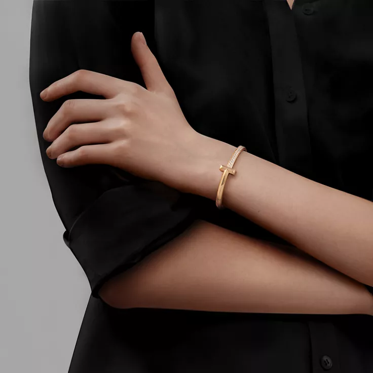 Tiffany T:T1 Wide Diamond Hinged Bangle in Yellow Gold, 1