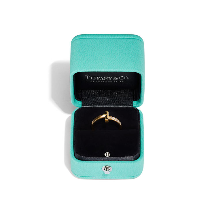 Tiffany T:Bague T1 en or jaune 18 carats et diamants numéro dimage {1}