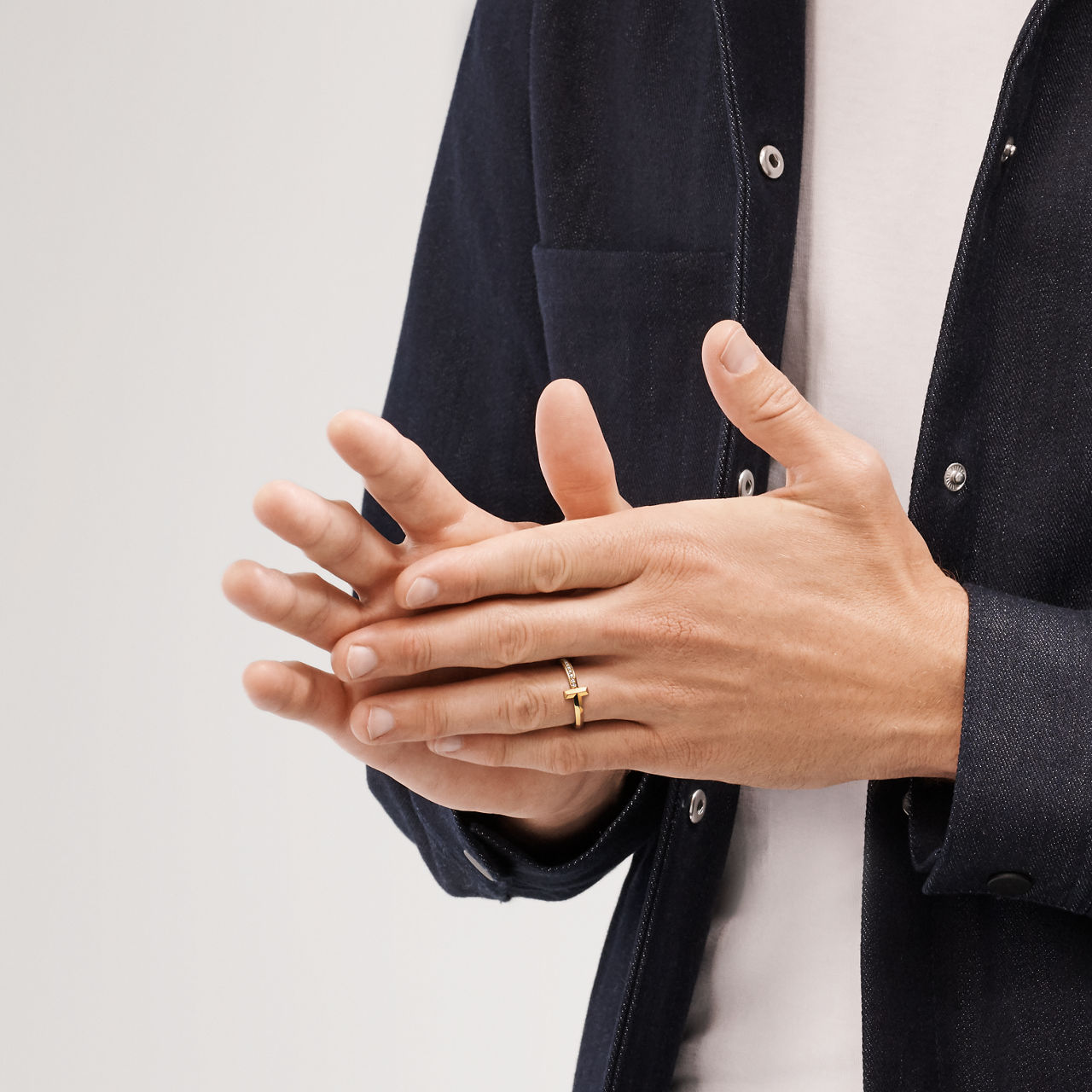 Tiffany T:Bague T1 en or jaune 18 carats et diamants numéro dimage {1}