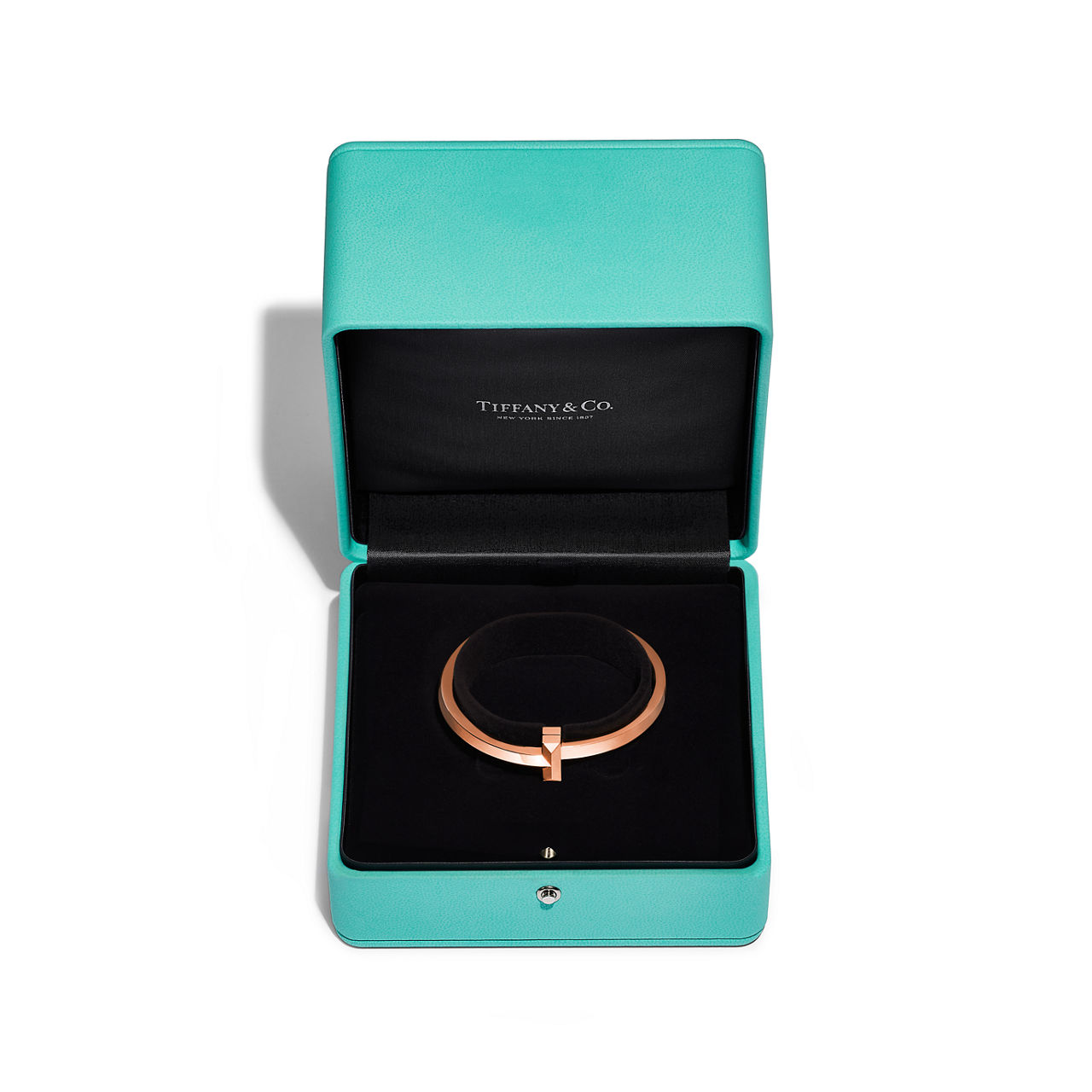 Tiffany T:T1 Wide Hinged Bangle in Rose Gold image number 7