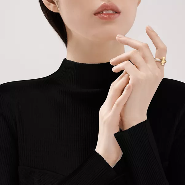 T1 Ring in Yellow Gold with Diamonds