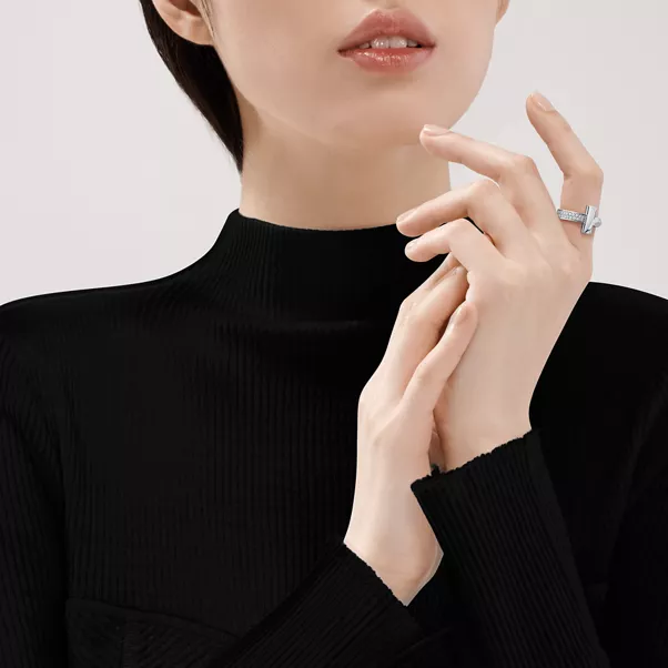 T1 Ring in White Gold with Diamonds