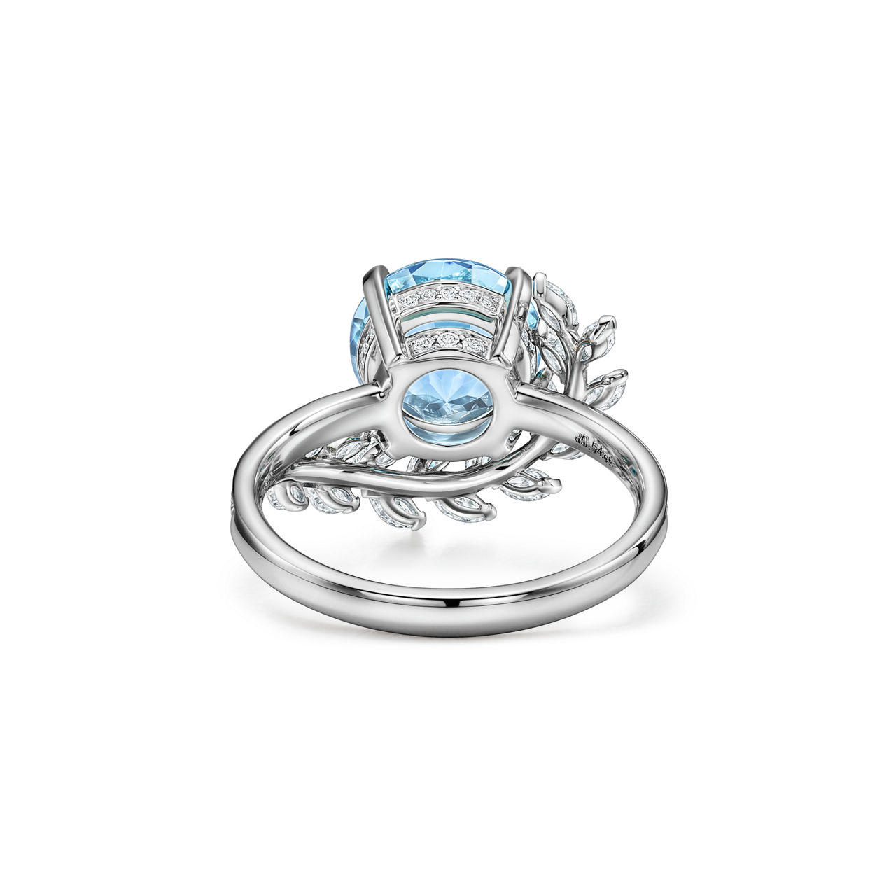 Tiffany Victoria®:Vine Ring in Platinum with an Aquamarine and Diamonds image number 3