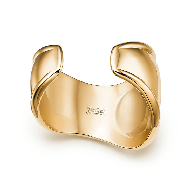 Elsa Peretti®:Small Bone Cuff in 18k Gold with Green Jade image number 4